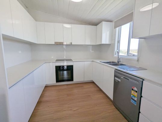 CHARMING MODERN COTTAGE - Photo 1