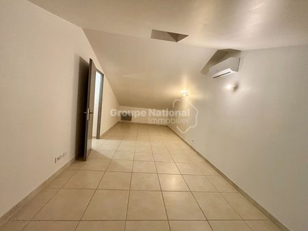 Appartement T4 de 101m2, à Jonquières Saint Vincent, - Photo 3