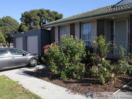 1 Terrell Close, Endeavour Hills - Photo 2