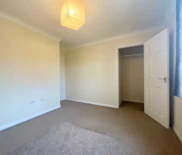 3 bedroom Semi-Detached House to let - Photo 3