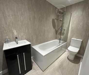 2 bedroom semi-detached house to rent - Photo 3