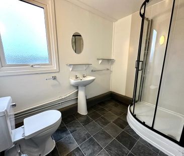 2 bedroom maisonette to rent - Photo 2