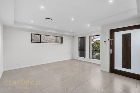 Luxurious Family Home with Inground Swimming Pool - Photo 4