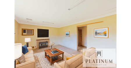 3-Bedroom Brick & Tile Home with Spacious Yards in Quiet Street - Photo 5