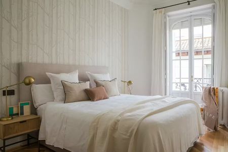 Calle de la Reina, Madrid, Community of Madrid 28004 - Foto 5