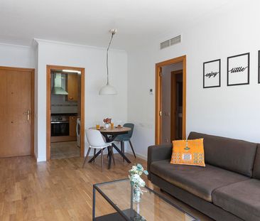 Bright 2-Bedroom Apartment in Eixample with Balcony - Photo 4