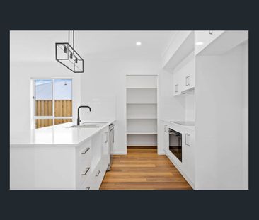 Stunning Newly Built Family Home - Photo 6