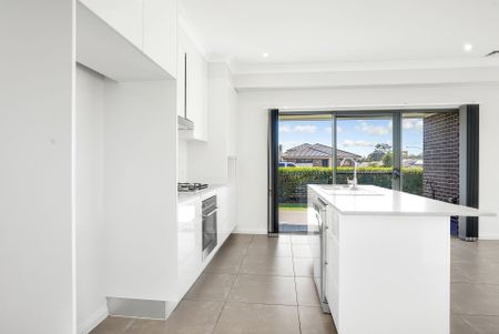 PERFECTLY PRESENTED FOUR BEDROOM HOME! - Photo 2