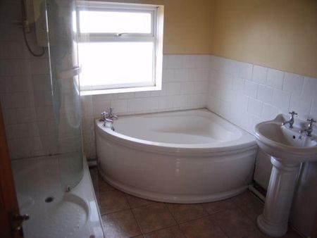 2 bedroom semi-detached house to rent - Photo 5