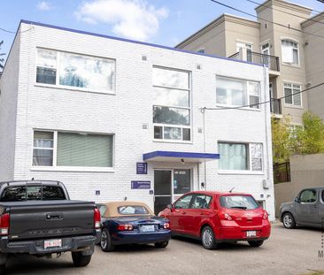 Elmwood Manor Apartments - Photo 2