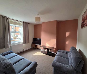 Stylish Home from Home House Share Room 1 (Rear) - Photo 1