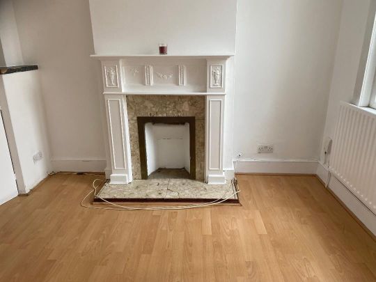 2 Bed End Terrace, Elmers Road, SE25 - Photo 1