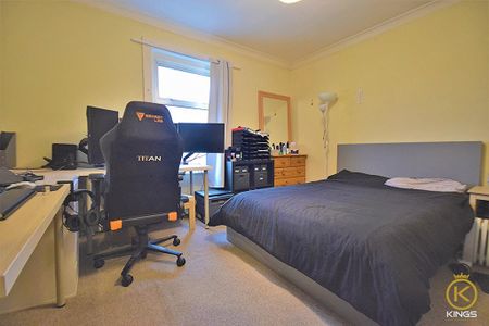 4 bedroom semi-detached house to rent - Photo 5