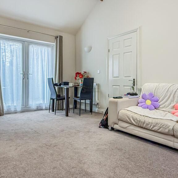 2 bedroom property to rent - Photo 1