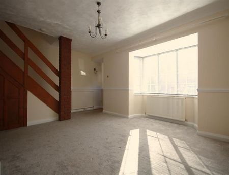 3 Bedroom Semi Detached To Let - Photo 2