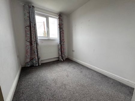 3 Bedroom Semi-Detached Dormer Bungalow - Photo 2