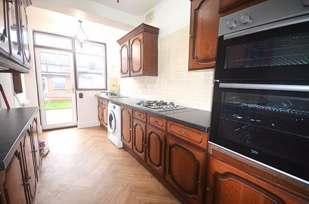 4 bedroom terraced house to rent - Photo 2