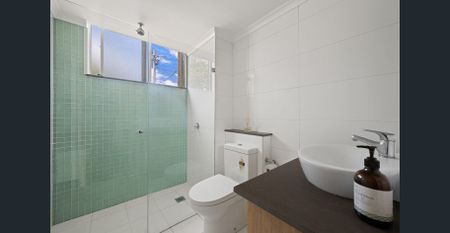 Sundrenched With Extra Large Proportions - Photo 2