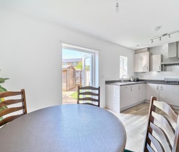 3 bedroom terraced house to rent - Photo 4