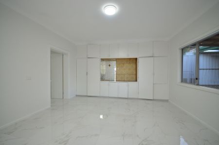 Renovated 3 Bedroom House&excl; - Photo 4