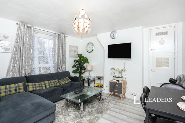 2 bedroom apartment to rent Barville Close, London, SE4 - Photo 1