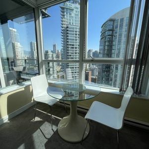 Rent Discount Down Town Vancouver! - Photo 2