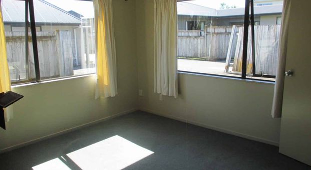 SIX BEDROOMS - STUDENT RENTAL - Photo 1