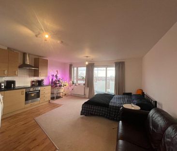 Studio to rent - Photo 2