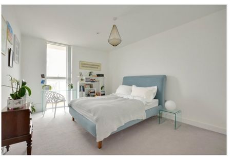 2 Bed Flat, River Gardens Walk, SE10 - Photo 2