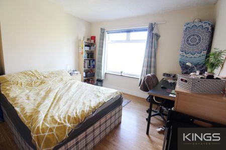 4 bedroom semi-detached house to rent - Photo 3