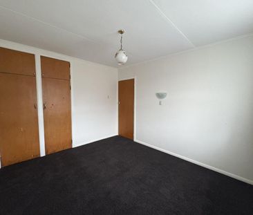 Handy, Homely Haven Near the Hospital - Photo 2