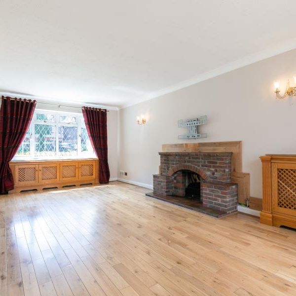 Weston Grove, Bagshot, Surrey, GU19 - Photo 1