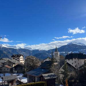 Location à l'année: appartement neuf au coeur du village de Montana - Photo 2