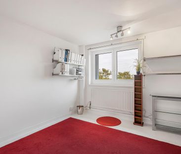 Hatfield Close - Photo 1