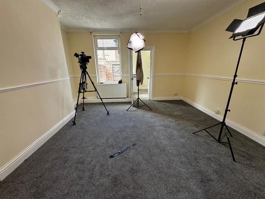 2 bedroom terraced house to rent - Photo 1