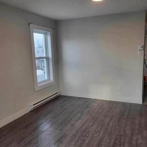 Beau 2 1/2, style Studio, plein centre de Valleyfield, à 2 pas du Cégep et Hôpital, libre maintenant ! - Photo 2