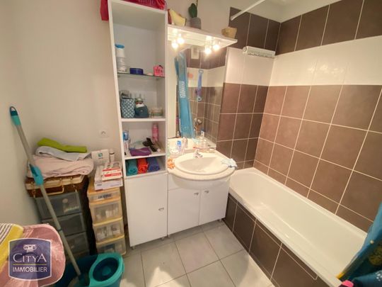 Location Appartement 3 pièces 53m² ST MICHEL 16470 - Photo 1