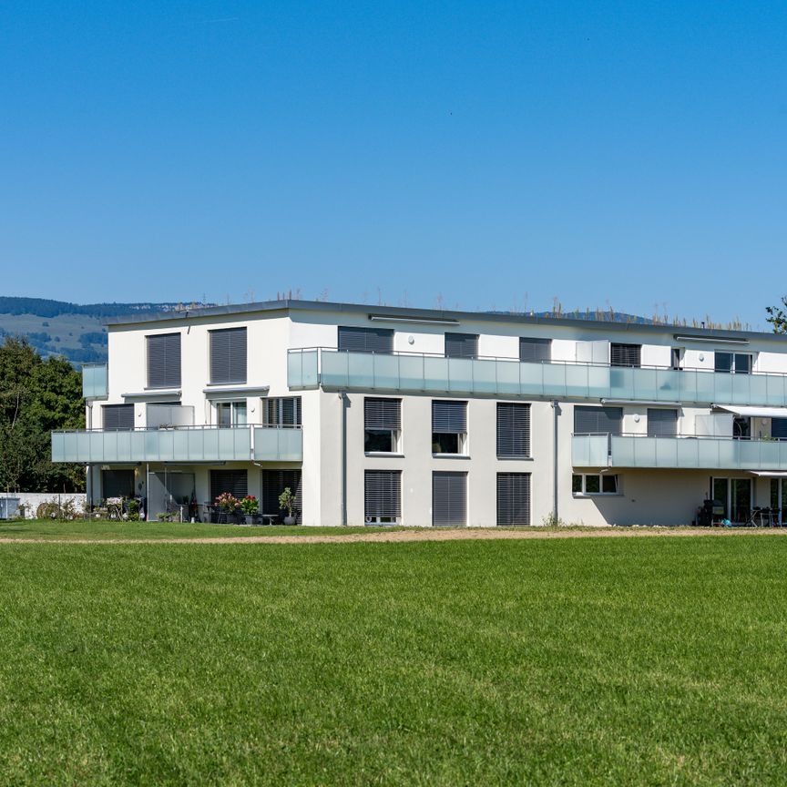 Zwischen Dorf und Natur - Neubauwohnung mit zwei Attikaterrassen! - Photo 1