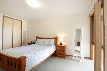 7 Freesia Court, Whittington - Photo 5