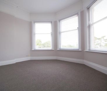 A 2 Bedroom Flat in Western Road GL50 3RJ - Photo 2