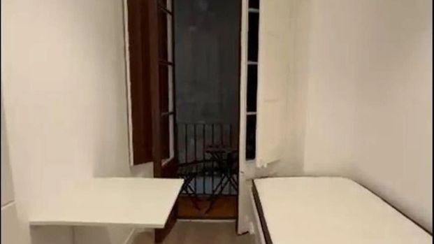 Piso de alquiler en De Sant Antoni, El Raval - Photo 1