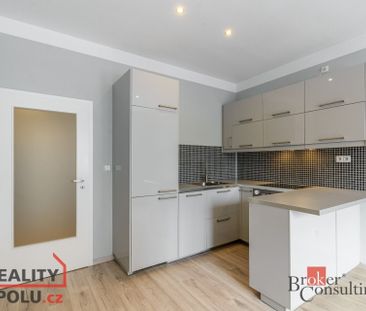 Pronájem bytu 2+kk 40 m², Dvorecké náměstí 597, Praha - Photo 2