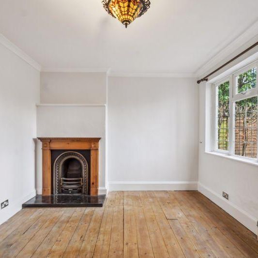 3 bedroom character property to rent - Photo 1