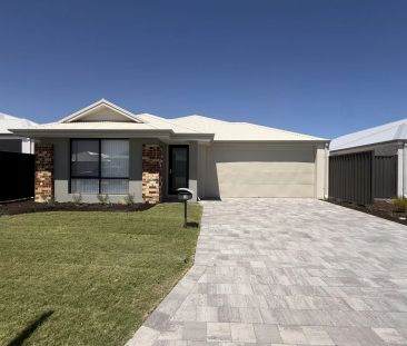 Stunning Brand-New Family Home in Sought-After Madora Bay - Photo 5