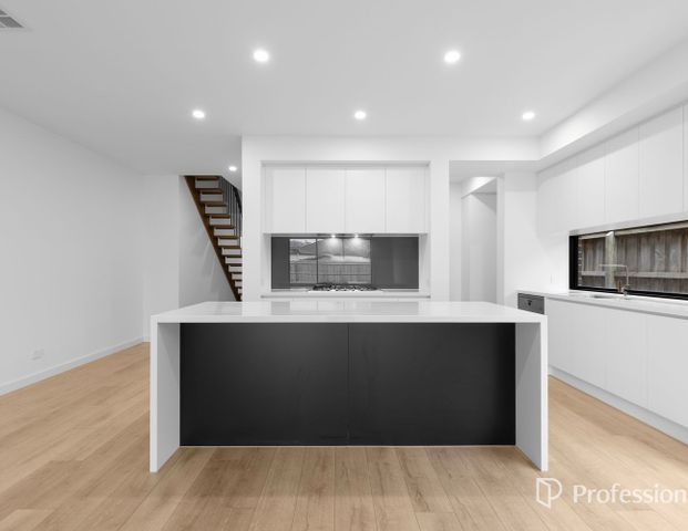 Brand New! - Stunning 4-Bedroom Family Home in Bentleigh East - Photo 1