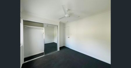 Modern Designed 4-Bedroom Townhouse in Calamvale - Photo 5