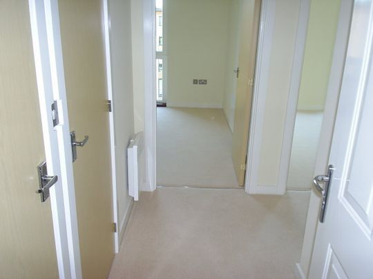 Harry Zeital Way, E5, London - Photo 1