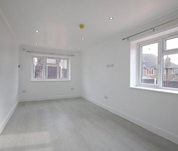 5 bedroom semi-detached house to rent - Photo 2