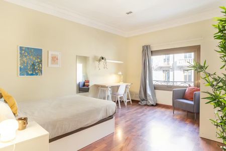 Via Laietana, Barcelona, Catalonia 08003 - Photo 4