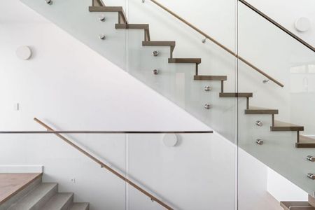 Ultra Luxurious Executive Living In Coastal Location - Photo 5